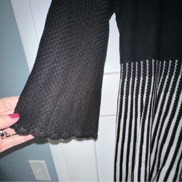Dana Buchman Black and Cream Ribbed Knit Sweater Dress - women's Size XL - Picture 3 of 11